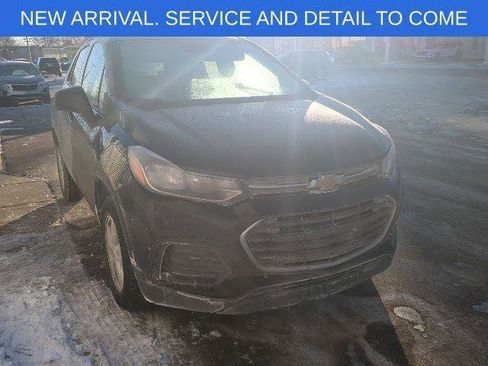 Used 2022 Chevrolet Trax LS w/ Tint and Cruise Package image 10