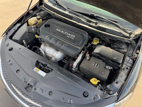 Used 2016 Chrysler 200 Limited image 21