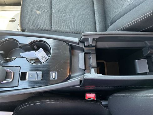 Used 2025 Nissan Rogue SV image 19