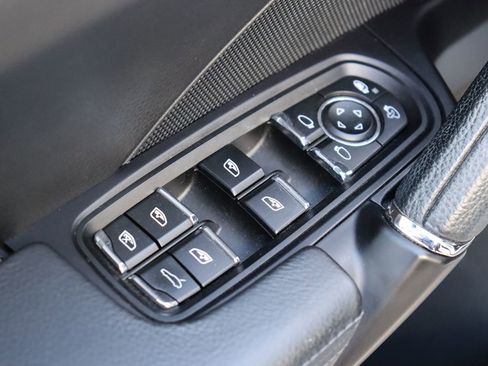 Used 2018 Porsche Cayenne Platinum Edition image 46