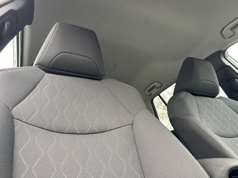 Used 2022 Toyota Corolla Cross LE image 17