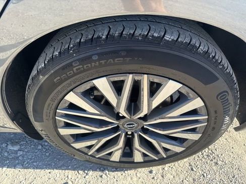 Used 2024 Nissan Altima 2.5 SV image 25