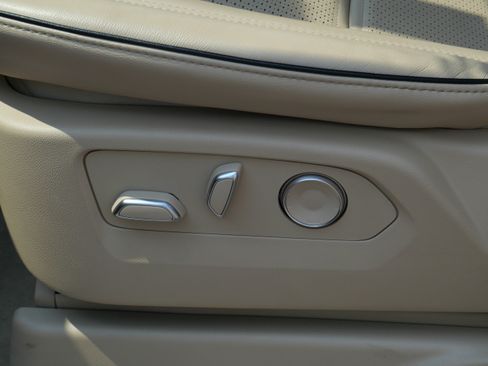 Used 2024 Cadillac Escalade Premium Luxury AWD/4WD image 19
