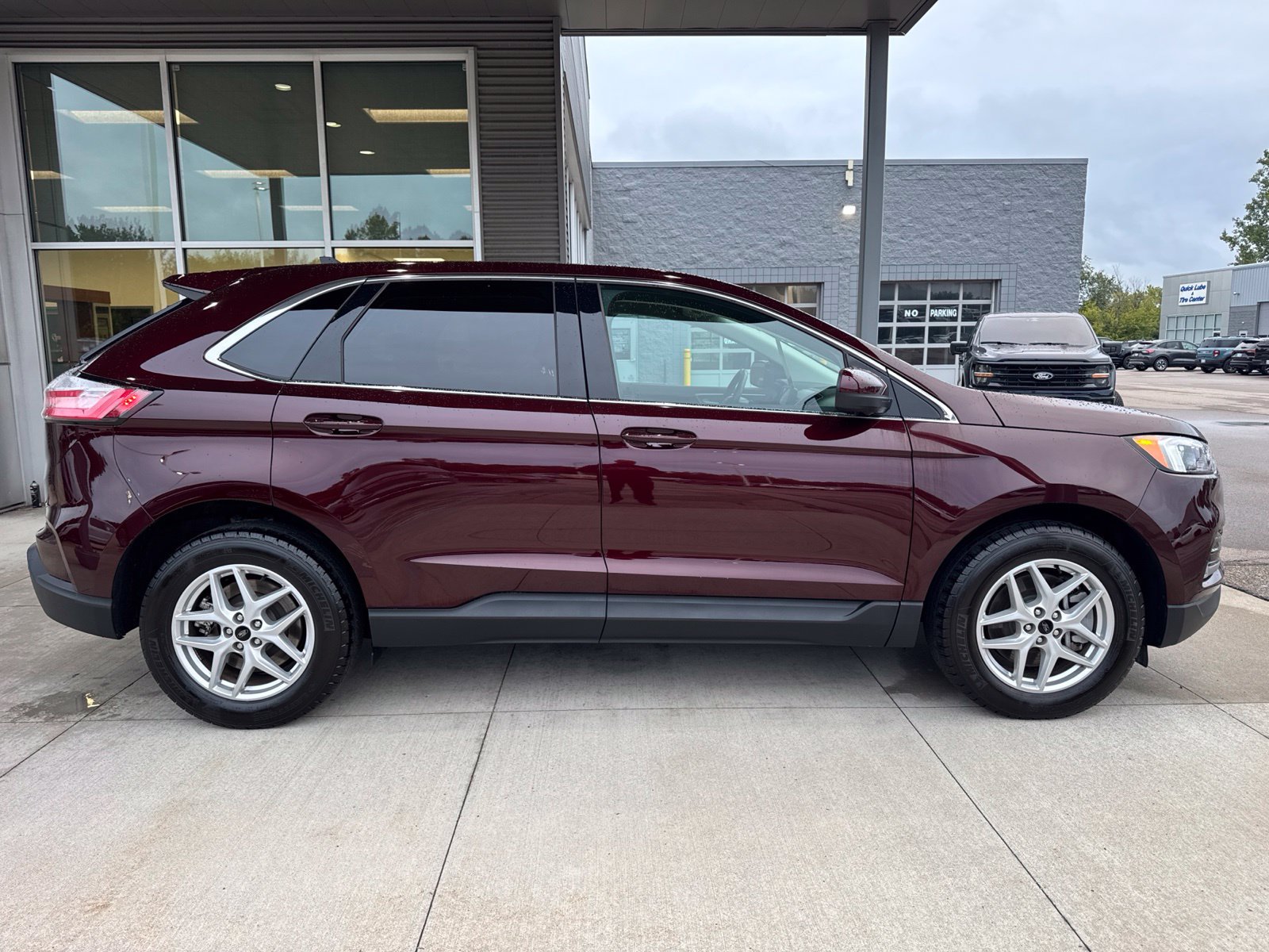 Certified 2024 Ford Edge SEL w/ Convenience Package AWD/4WD image 9