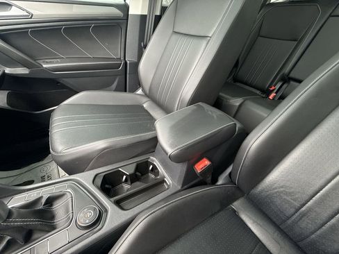 Used 2022 Volkswagen Tiguan SE w/ Panoramic Sunroof Package AWD/4WD image 23