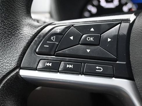 Used 2025 Nissan Altima 2.5 SV FWD image 18