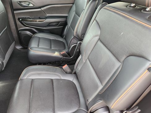 Used 2022 GMC Acadia AT4 w/ Technology Package image 19