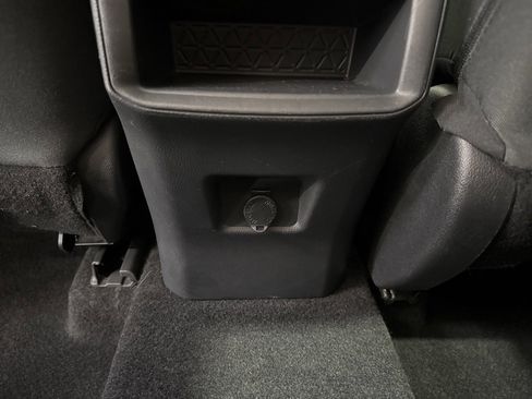 Used 2020 Toyota RAV4 LE image 32