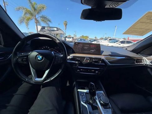 Used 2019 BMW 530i w/ Convenience Package image 6