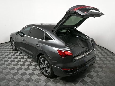 Used 2024 Audi Q8 e-tron Premium image 29