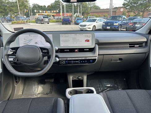 Certified 2024 Hyundai Ioniq 5 SEL AWD/4WD image 18