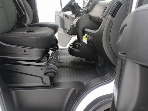 Used 2025 RAM ProMaster 2500 w/ Storage Group image 18