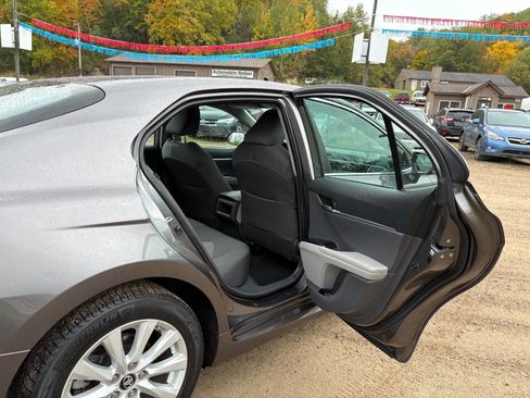 Used 2018 Toyota Camry LE image 16