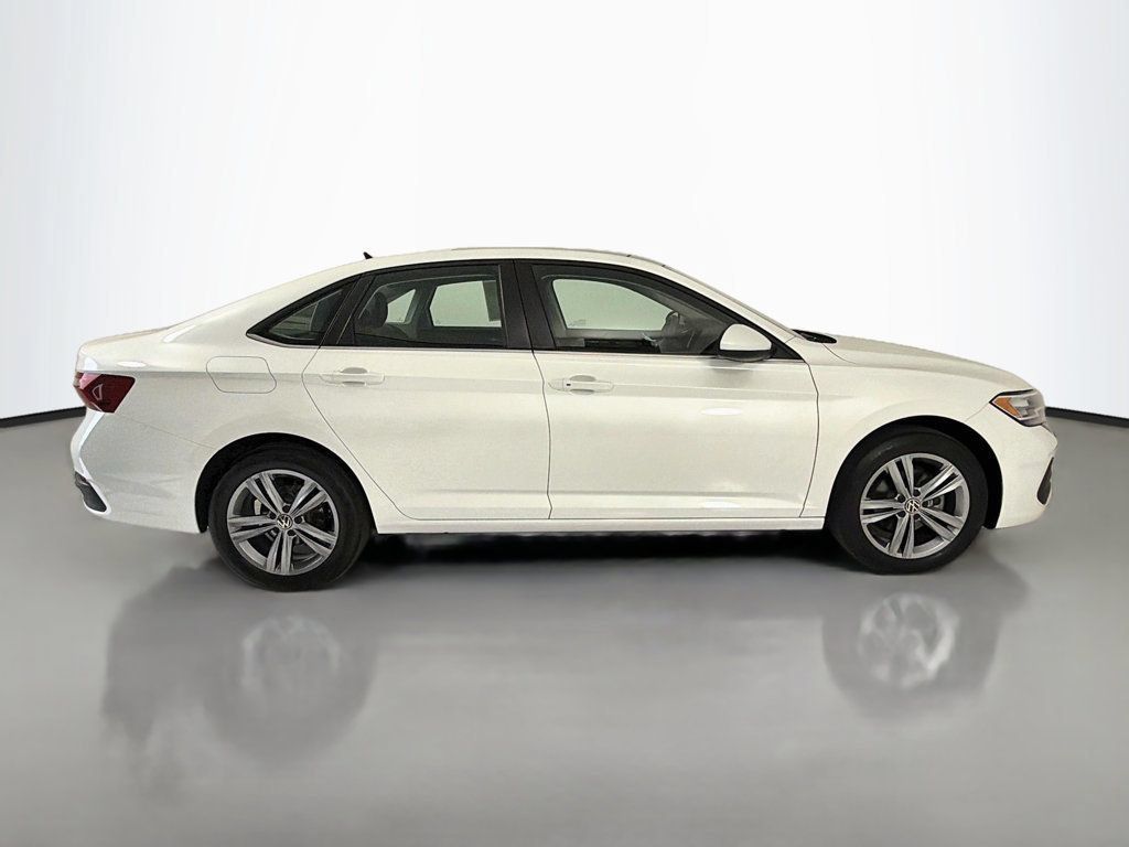 Used 2024 Volkswagen Jetta SE FWD image 8