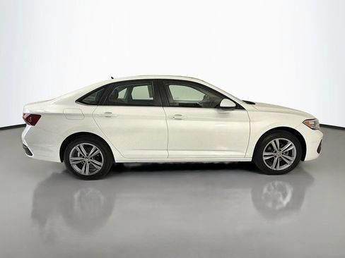 Used 2024 Volkswagen Jetta SE FWD image 8