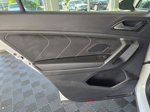 Used 2023 Volkswagen Tiguan SE w/ Panoramic Sunroof Package AWD/4WD image 36