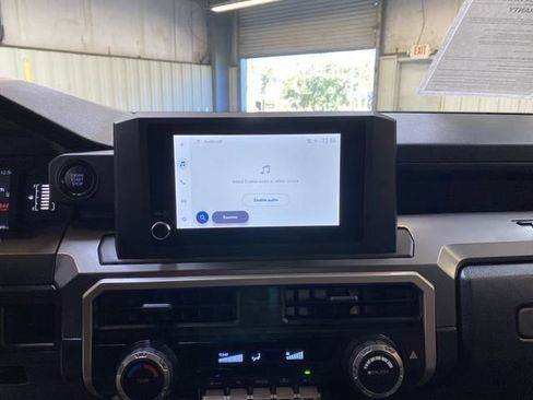 Used 2025 Toyota Tacoma SR5 AWD/4WD image 38