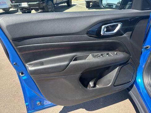 Used 2025 Jeep Compass Trailhawk AWD/4WD image 12