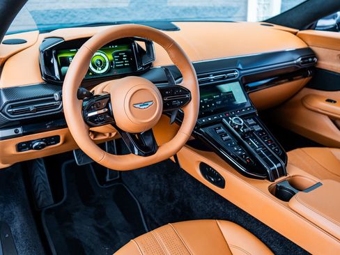Used 2025 Aston Martin V8 Vantage image 27