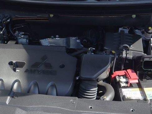 Used 2020 Mitsubishi Outlander SE image 61