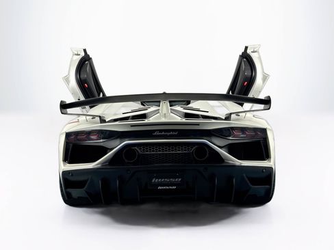 Used 2020 Lamborghini Aventador SVJ AWD/4WD image 3