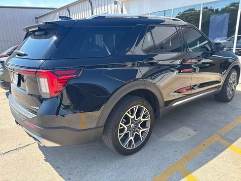 Used 2025 Ford Explorer Platinum w/ Ultimate Package AWD/4WD image 2