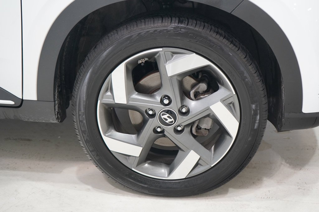 Used 2024 Hyundai Venue Limited FWD image 12