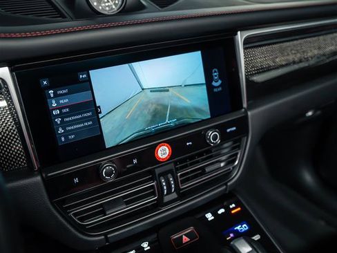 Certified 2025 Porsche Macan AWD/4WD image 26