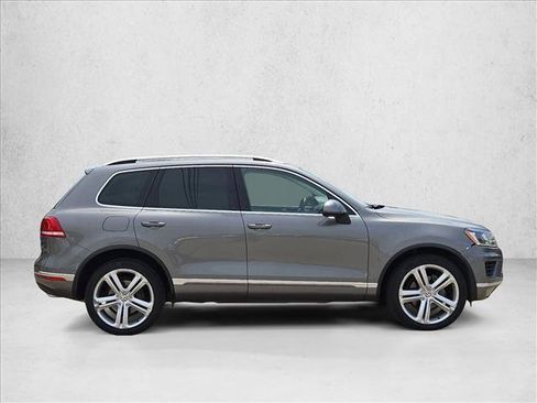 Used 2016 Volkswagen Touareg Executive AWD/4WD image 4
