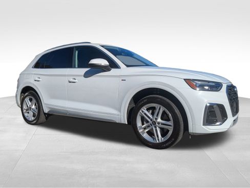 Certified 2023 Audi Q5 e Premium w/ Convenience Package image 1