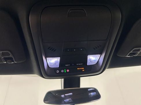 Used 2018 Cadillac XT5 AWD image 24