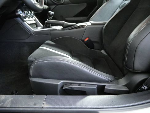 Used 2025 Toyota GR86 Premium w/ ALL Weather Mat Package (TMS) RWD image 15