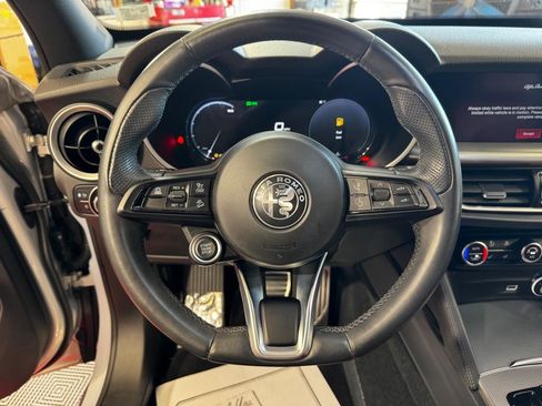 Used 2024 Alfa Romeo Stelvio Ti w/ Performance Driving Package AWD/4WD image 21