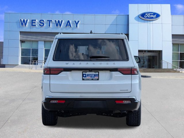 Used 2024 Jeep Wagoneer L Series II RWD image 4
