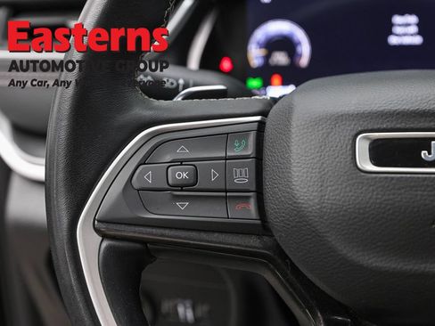 Used 2022 Jeep Grand Cherokee L Laredo w/ Luxury Tech Group I AWD/4WD image 15