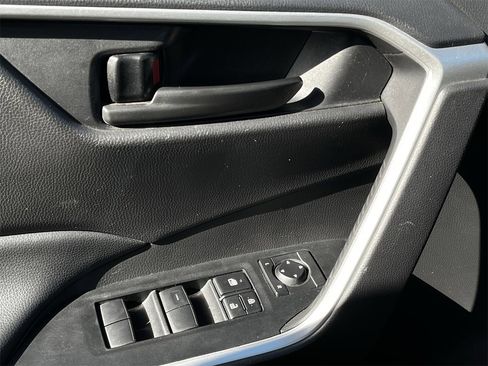 Used 2024 Toyota RAV4 LE image 21