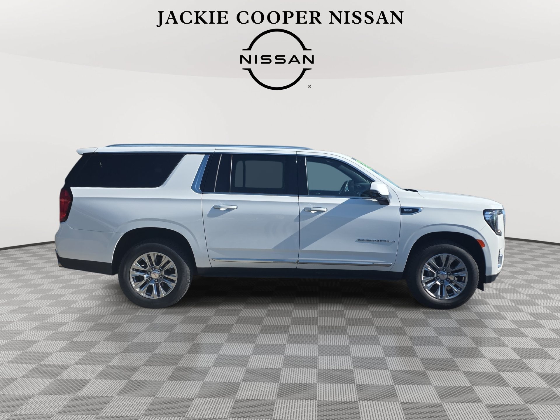 Used 2024 GMC Yukon XL Denali AWD/4WD image 4