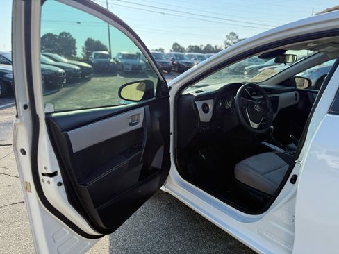 Used 2019 Toyota Corolla LE image 7