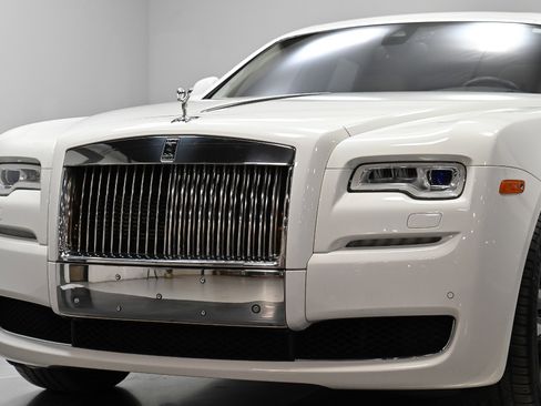 Used 2017 Rolls-Royce Ghost image 47
