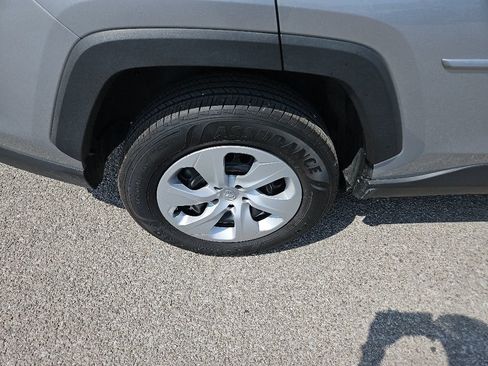 Used 2023 Toyota RAV4 LE AWD/4WD image 11