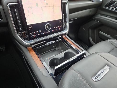 Used 2025 GMC Yukon Denali w/ Sun & Power Step Package AWD/4WD image 25