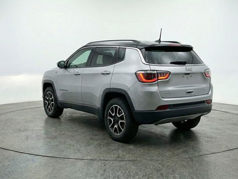 Used 2025 Jeep Compass Trailhawk image 6