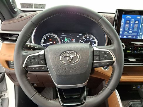 Used 2022 Toyota Highlander Platinum AWD/4WD image 8
