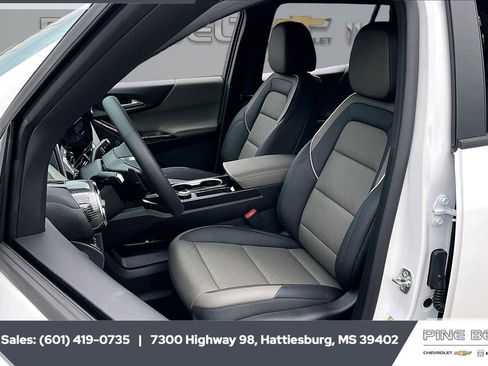 New 2026 Chevrolet Equinox LT w/ Convenience Package II FWD image 18