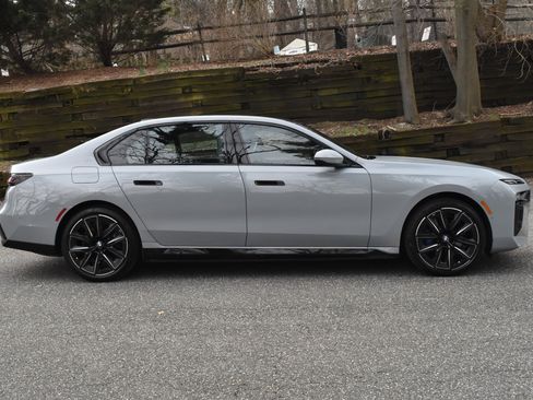 Used 2023 BMW i7 xDrive60 AWD/4WD image 10