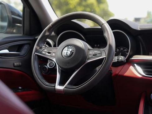 Used 2019 Alfa Romeo Stelvio Ti AWD/4WD image 32