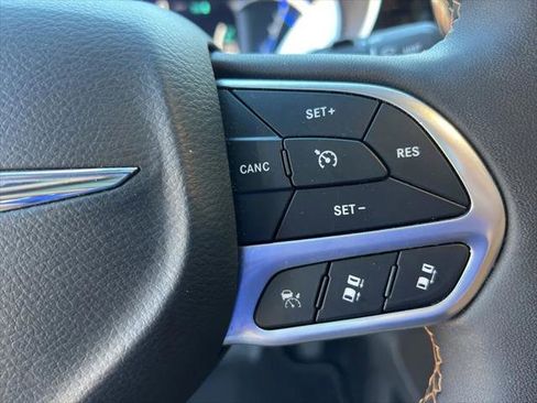 Certified 2022 Chrysler Pacifica Pinnacle image 15