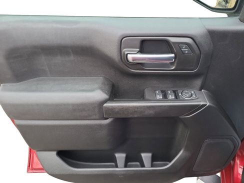 Used 2020 Chevrolet Silverado 1500 Custom w/ Custom Value Package image 9