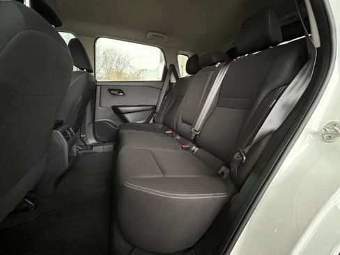 Used 2023 Nissan Rogue S image 7