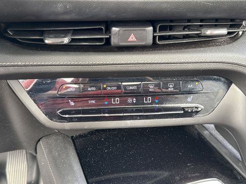 Used 2021 Buick Envision Essence w/ Sport Touring Package FWD image 15